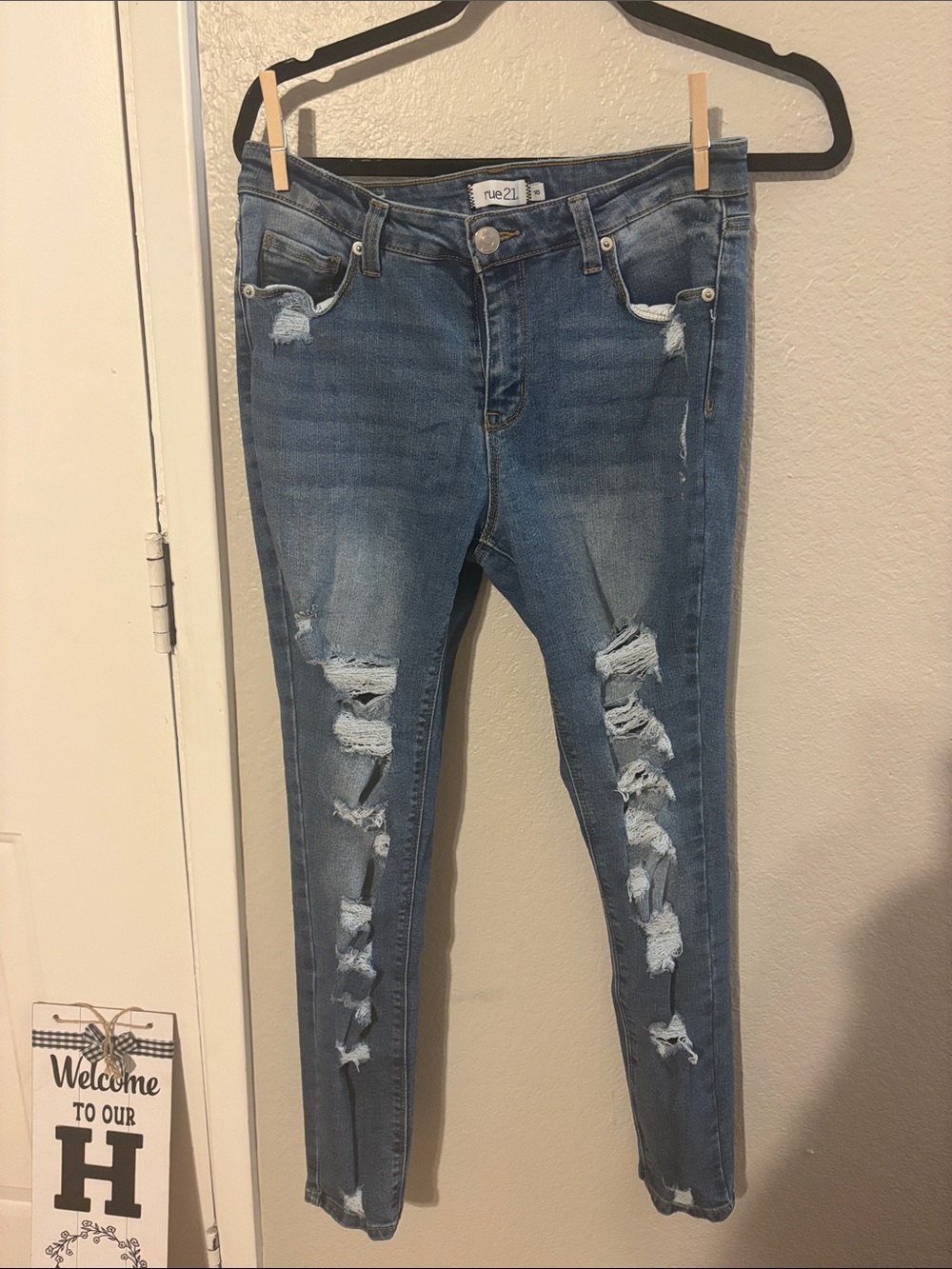 rue21 Light Blue Distressed Skinny Jeans